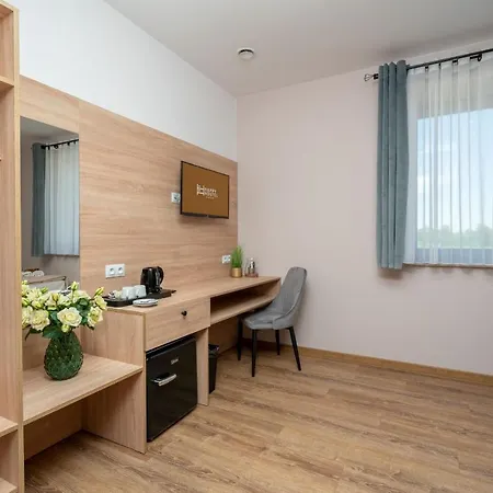 Oda ve Kahvaltı Happy81 - 3,5km Energylandia