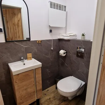 Happy Hostel&apartments Bed & Breakfast