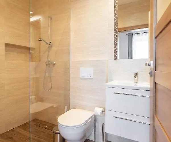 Happy81 - 3,5km Energylandia Bed & Breakfast 3*